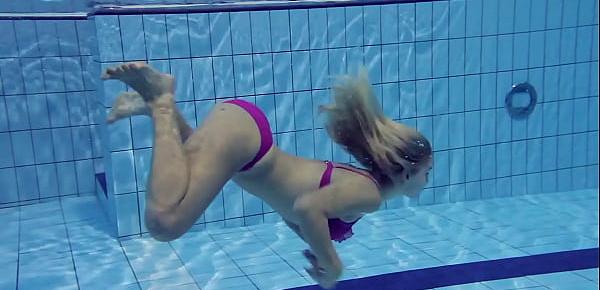  Elena Proklova spreading legs underwater